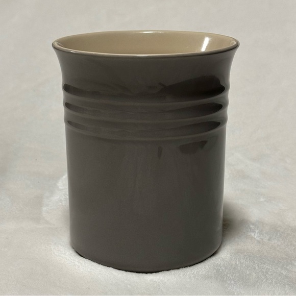 Le Creuset 1L Utensil Crock in Color Gris (Grey) 5”x6”in Spatula Holder 1 1/8qt - Picture 6 of 6